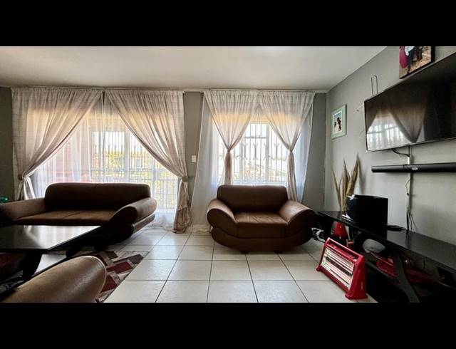 3 BEDROOM HOUSE FOR SALE IN CHRISVILLE